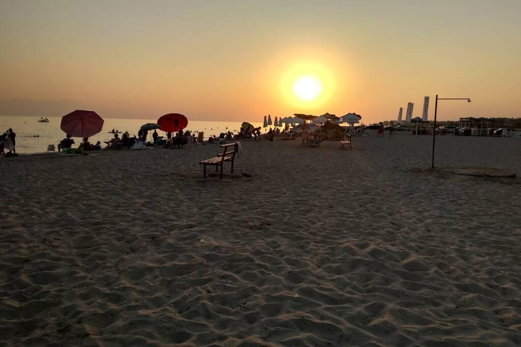 Αξέχαστη Διαμονή - Unforgettable Accommodation Nea Kallikrateia Exterior foto